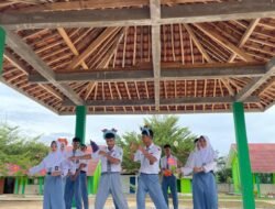 Stand Up Komedi Meriahkan Hari Guru di SMAN Bhakti Mulya Bunga Mayang