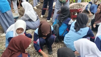 Warga SMAN Pulau Legundi Gelar Aksi Bersih-bersih Selama 4 Hari  